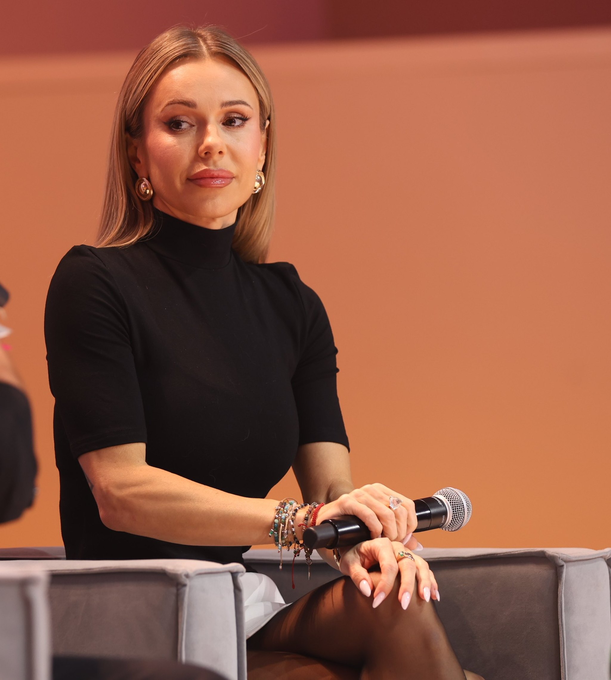 Zdjęcie "Ile za to dostałeś?" - Burza po zdjęciu z samolotu. Doda ujawnia, co naprawdę się wydarzyło #2